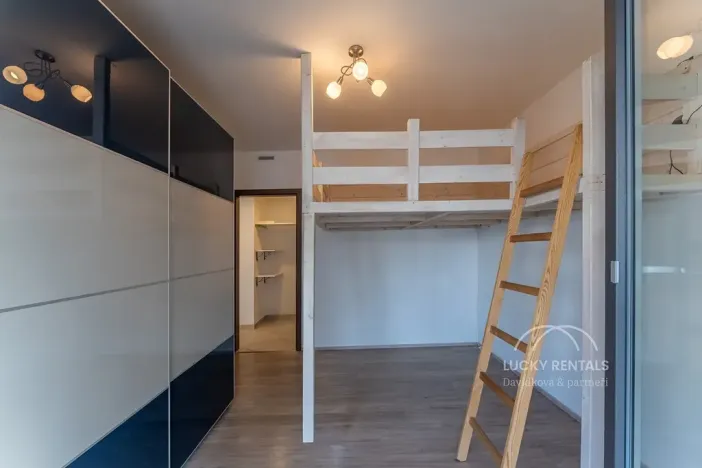 Pronájem bytu 2+kk, Praha - Kamýk, Freiwaldova, 43 m2