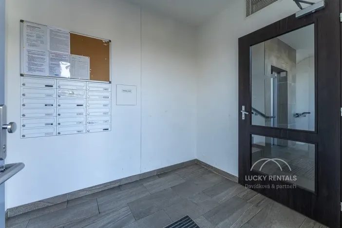 Pronájem bytu 2+kk, Praha - Kamýk, Freiwaldova, 43 m2