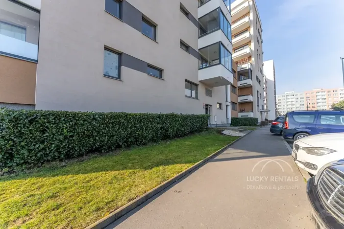 Pronájem bytu 2+kk, Praha - Kamýk, Freiwaldova, 43 m2