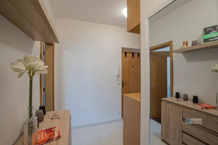 Prodej bytu 2+kk, Zbuzany, Lomená, 61 m2