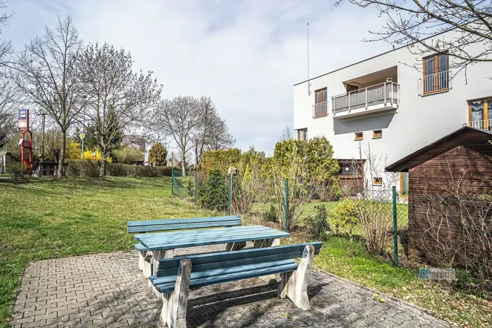 Prodej bytu 2+kk, Zbuzany, Lomená, 61 m2