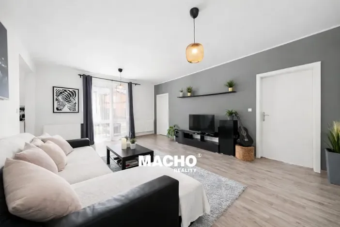 Prodej bytu 3+kk, Hostouň, U Tvrze, 70 m2