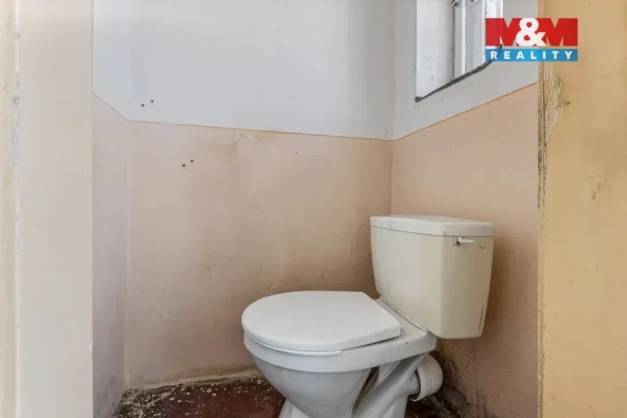 Prodej obchodního prostoru, Louny, Husova, 744 m2