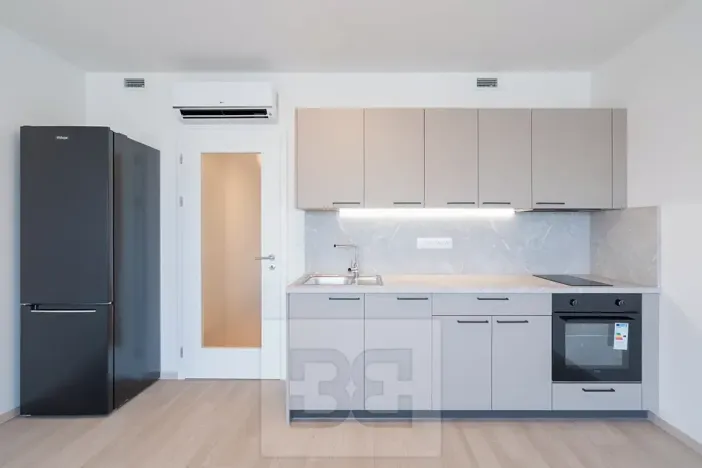 Pronájem bytu 1+kk, Praha - Hloubětín, Poděbradská, 32 m2