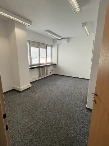 Pronájem kanceláře, Vsetín, Dolní náměstí, 194 m2