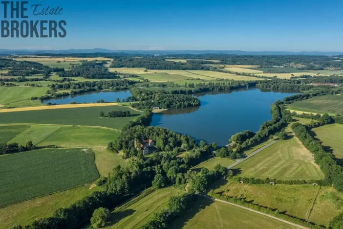 Prodej komerční, Buzice, 1800 m2