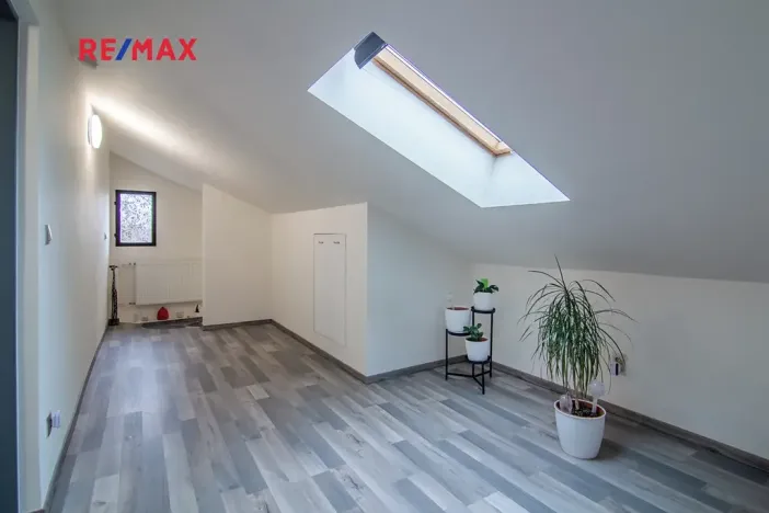 Prodej rodinného domu, Milovice, 249 m2