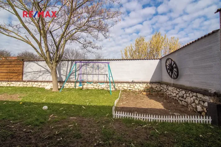 Prodej rodinného domu, Milovice, 249 m2