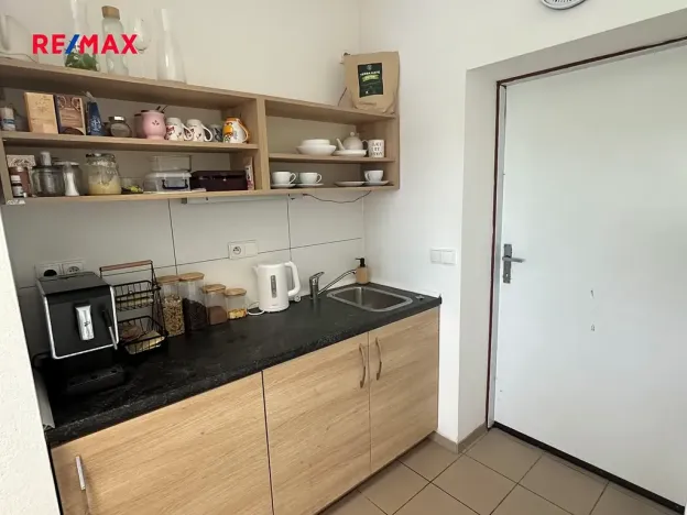 Pronájem skladu, Rašovice, 415 m2