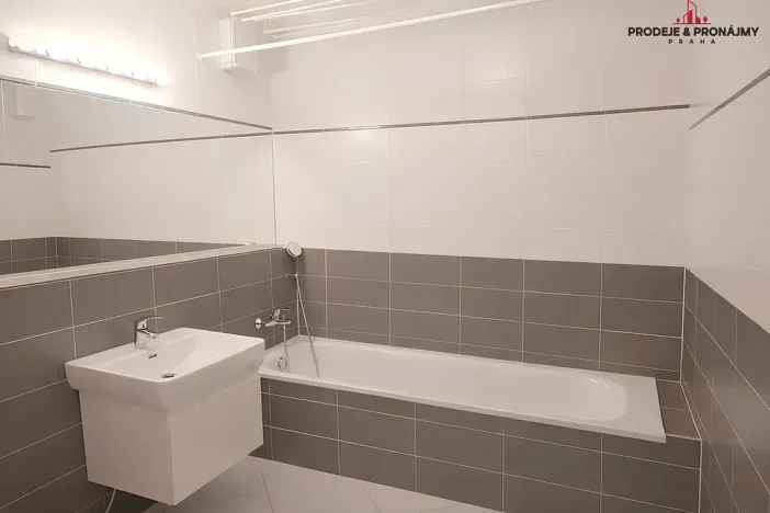 Pronájem bytu 2+kk, Praha - Vysočany, Pod Harfou, 55 m2