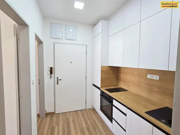 Pronájem bytu 2+kk, Praha - Vršovice, Ukrajinská, 49 m2