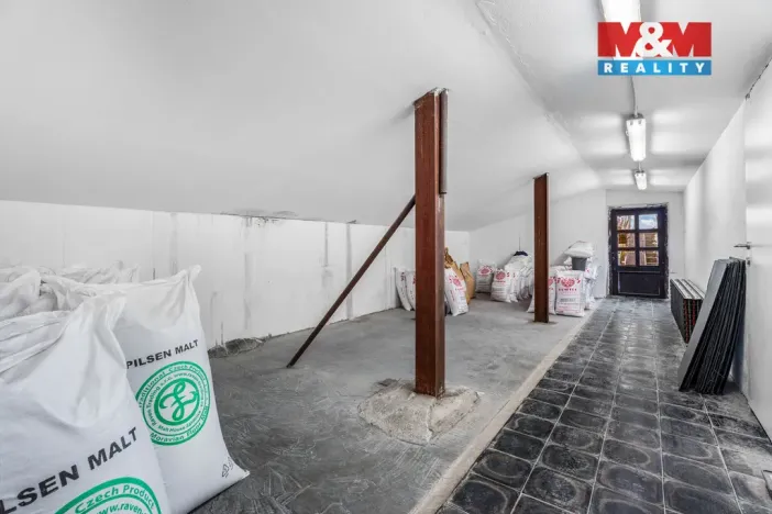 Prodej obchodního prostoru, Kraslice - Tisová, 560 m2