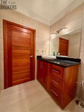 Prodej bytu 3+kk, Coxen Hole, Roatán, Honduras, 111 m2