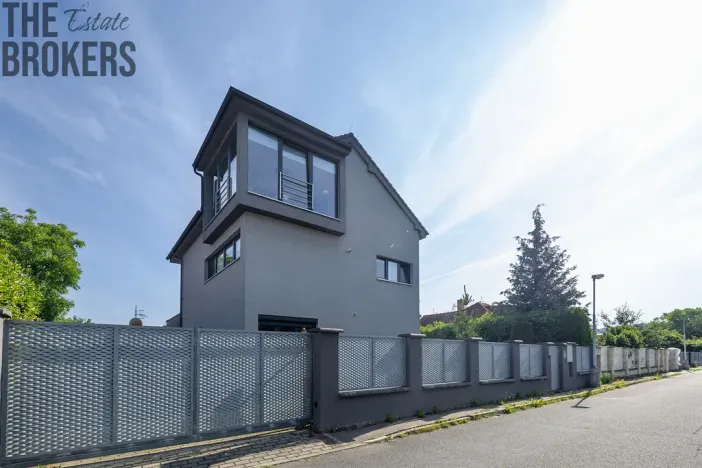 Prodej rodinného domu, Praha - Lahovice, K novým domkům, 300 m2