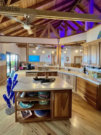 Prodej rodinného domu, Coxen Hole, Roatán, Honduras, 419 m2