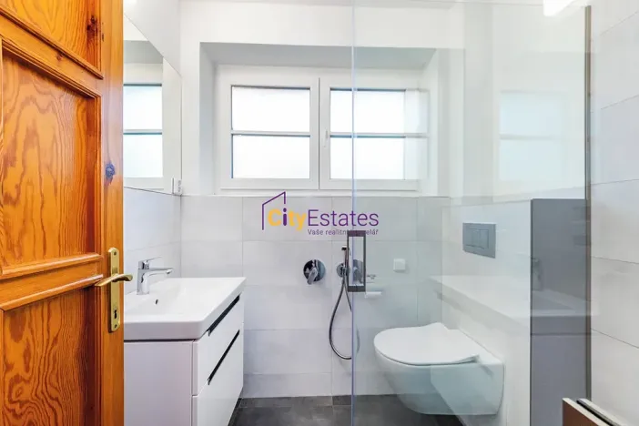 Pronájem rodinného domu, Praha - Šeberov, Zadní, 212 m2