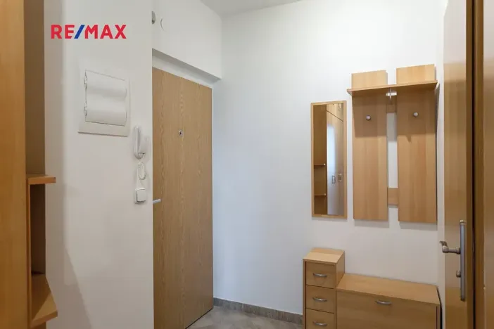 Pronájem bytu 2+kk, Praha - Strašnice, Názovská, 52 m2