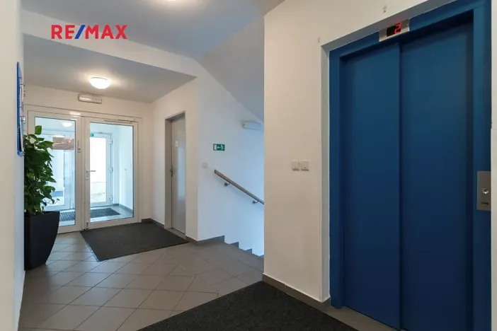 Pronájem bytu 2+kk, Praha - Strašnice, Názovská, 52 m2