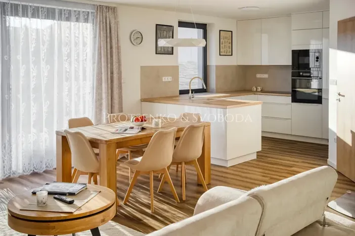 Prodej rodinného domu, Kamenice nad Lipou, nám. Husovo, 210 m2