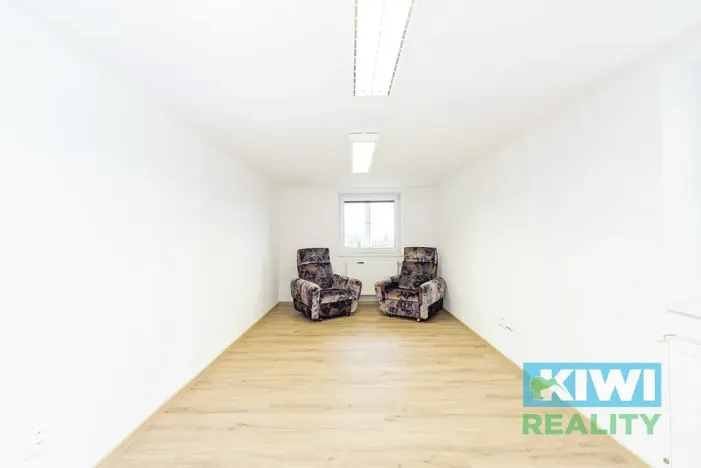 Pronájem kanceláře, Kaňovice, 90 m2