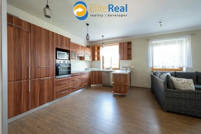 Prodej vícegeneračního domu, Příkazy, 344 m2