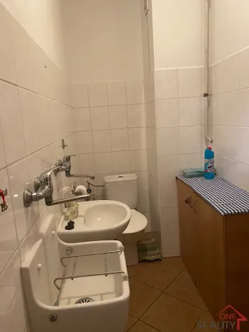 Pronájem obchodního prostoru, Staré Město, 90 m2