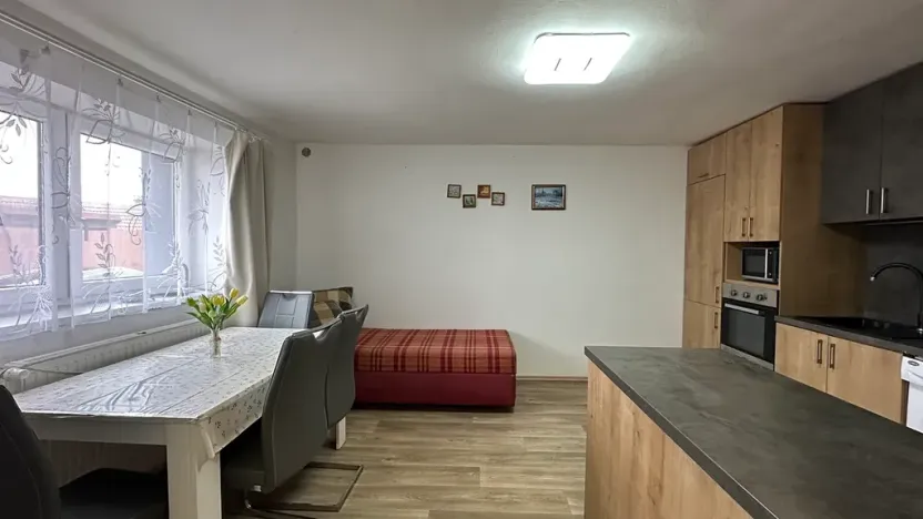 Pronájem rodinného domu, Bánov, 133 m2