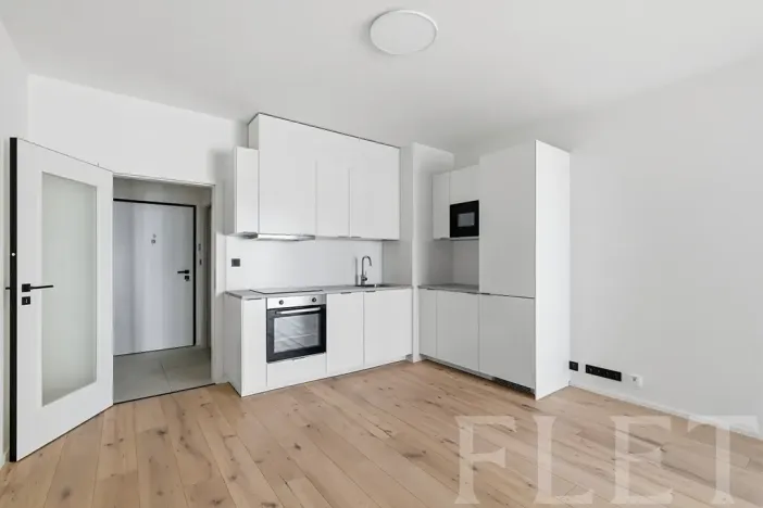 Pronájem bytu 1+kk, Praha - Vršovice, Krymská, 30 m2