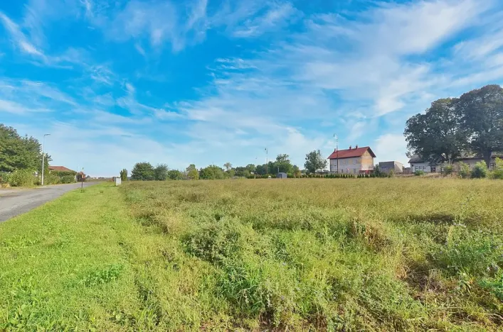 Prodej pozemku pro bydlení, Dvory, 1056 m2