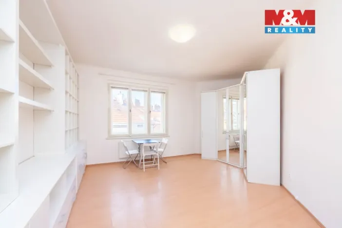 Pronájem bytu 1+kk, Praha - Dejvice, Kafkova, 33 m2