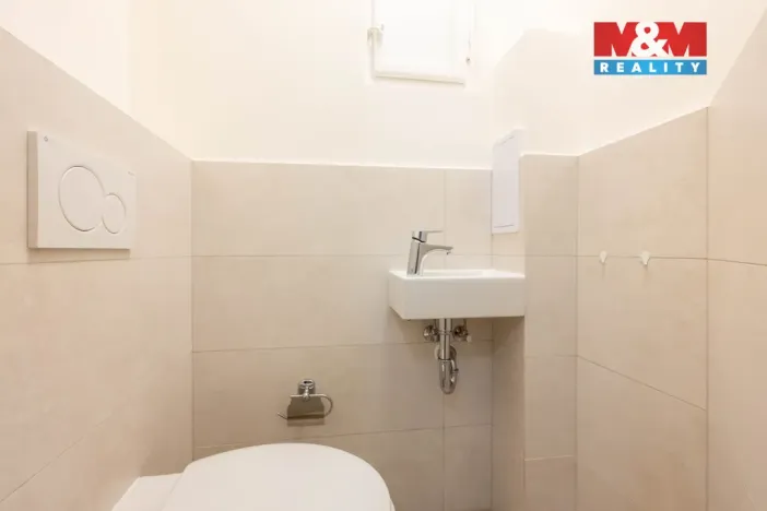 Pronájem bytu 1+kk, Praha - Dejvice, Kafkova, 33 m2