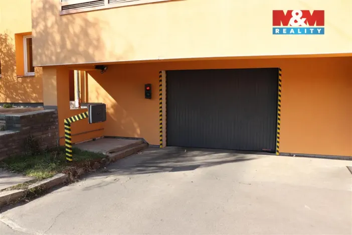 Prodej garážového stání, Praha - Střížkov, Lovosická, 18 m2