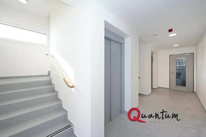 Pronájem bytu 2+kk, Praha - Vysočany, Poděbradská, 50 m2