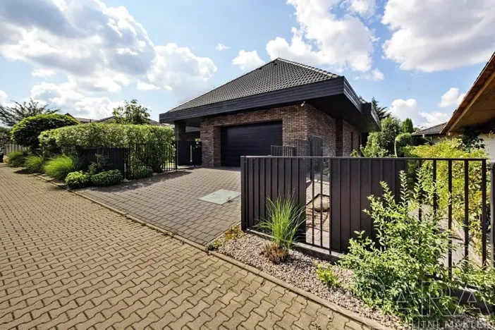 Prodej rodinného domu, Babice, Lomená, 293 m2