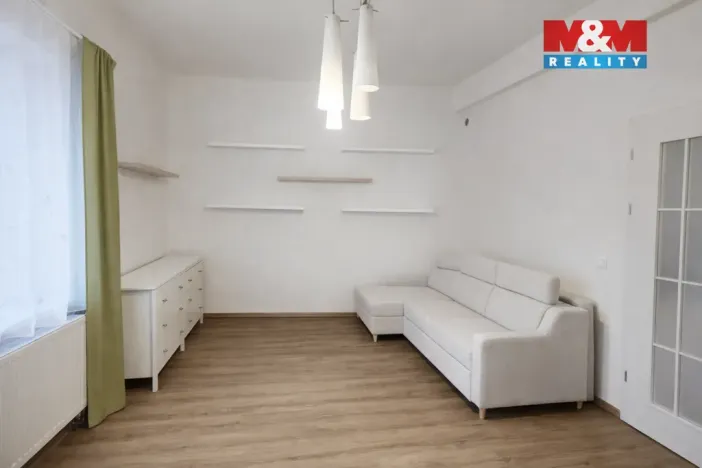 Pronájem bytu 2+kk, Jinočany, Náměstí 5. května, 43 m2