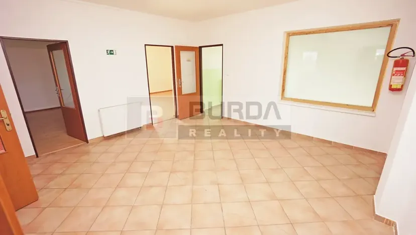 Pronájem kanceláře, Neratovice, 514 m2