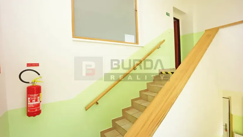 Pronájem kanceláře, Neratovice, 514 m2