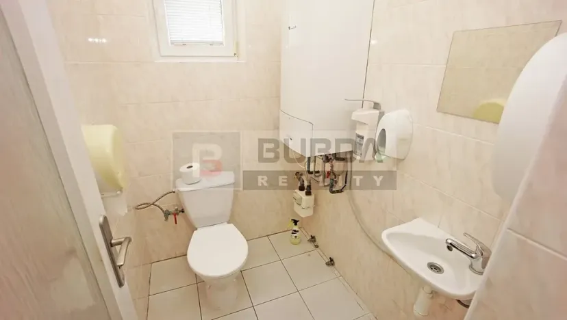 Pronájem kanceláře, Neratovice, 514 m2