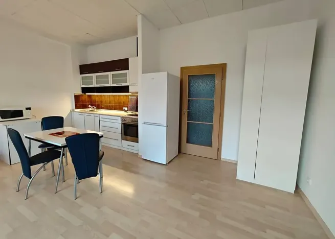 Pronájem bytu 1+kk, Praha, Českomoravská, 42 m2