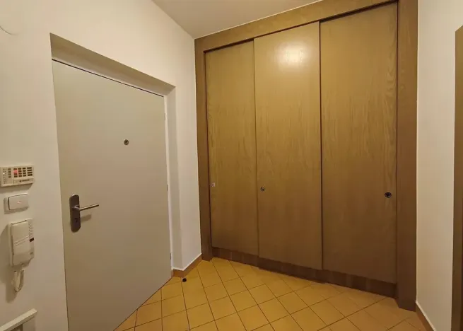 Pronájem bytu 1+kk, Praha, Českomoravská, 42 m2