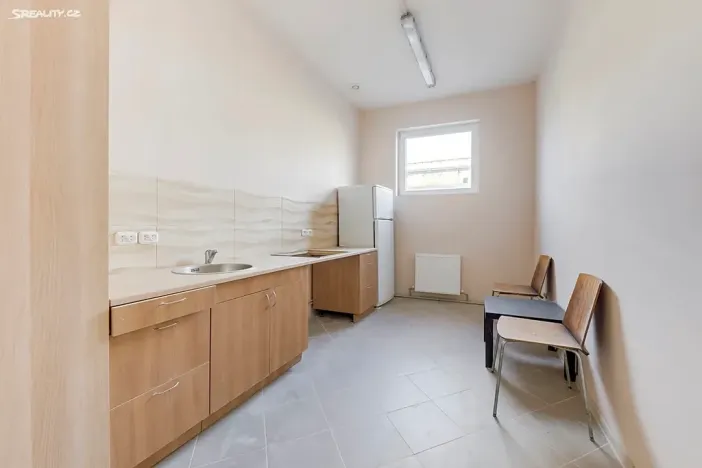 Prodej výrobních prostor, Kladno, Huťská, 1000 m2