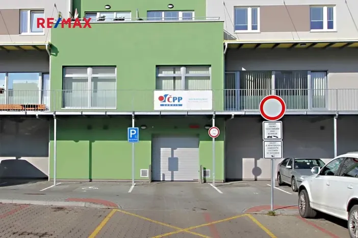 Pronájem garážového stání, Kolín, Antonína Dvořáka, 15 m2