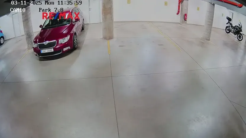 Pronájem garážového stání, Kolín, Antonína Dvořáka, 15 m2