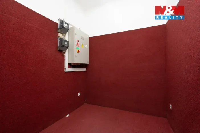 Prodej obchodního prostoru, Praha, Trnkovo náměstí, 324 m2