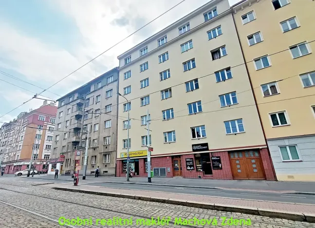 Pronájem garážového stání, Praha - Žižkov, Hartigova, 12 m2
