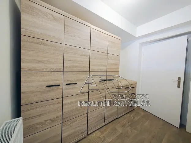 Pronájem bytu 2+kk, České Budějovice, Suchovrbenské nám., 44 m2