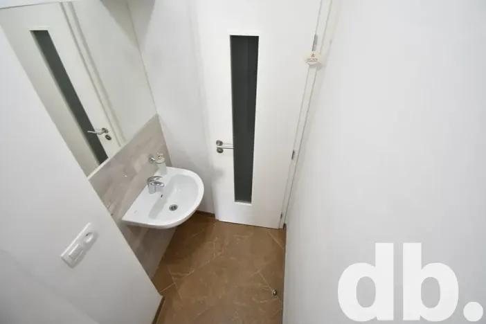 Pronájem kanceláře, Karlovy Vary, Bělehradská, 112 m2