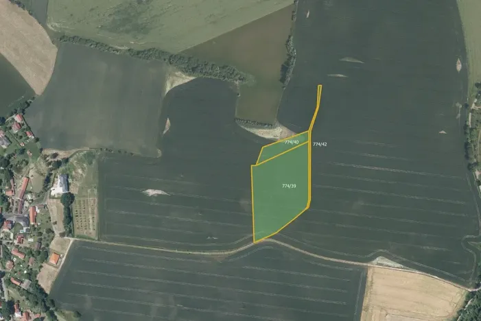 Prodej pole, Křížkový Újezdec, 18292 m2