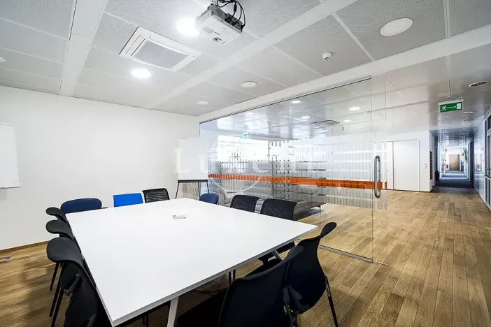 Pronájem kanceláře, Praha - Karlín, Ke Štvanici, 570 m2