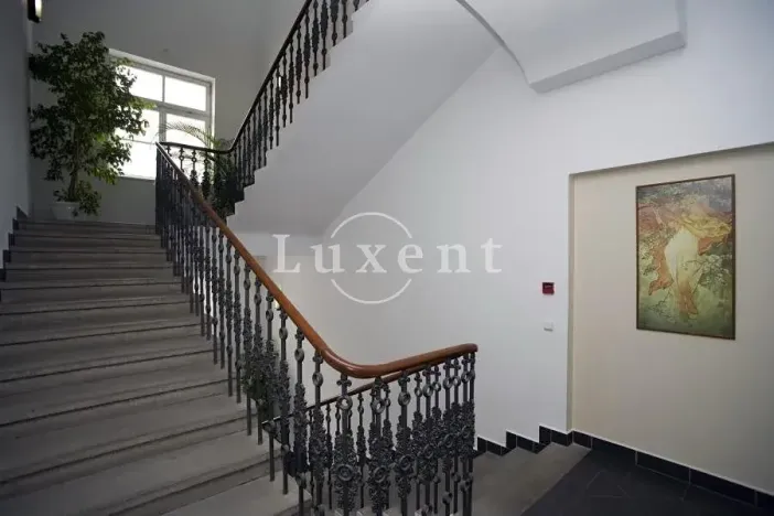 Pronájem kanceláře, Praha - Nové Město, Lazarská, 218 m2